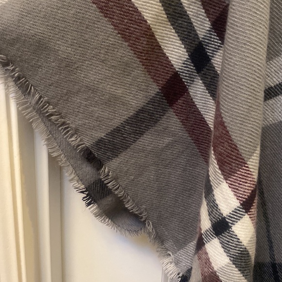 Open Front Flannel Poncho - Picture 3 of 5